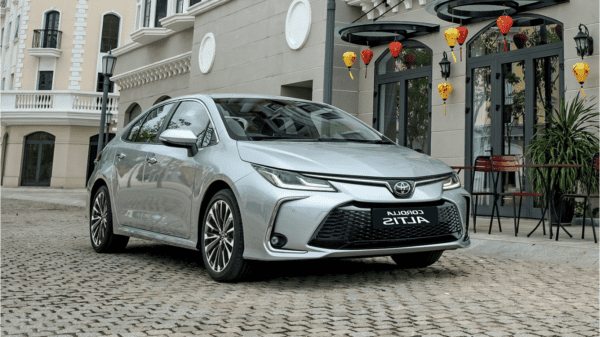 Khám phá các dòng xe Toyota 5 chỗ đáng mua nhất năm 2025 4 Toyota Corolla Altis 2025, sedan Toyota 5 chỗ hạng C tiện nghi và hiện đại.