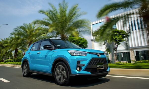 Gia xe Toyota Raize lan banh kem uu dai thang 3 2025 7 1741857063 590 width740height444